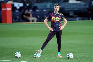 西媒:佩尼亚准备今夏离开巴萨,他近期更换了经纪公司